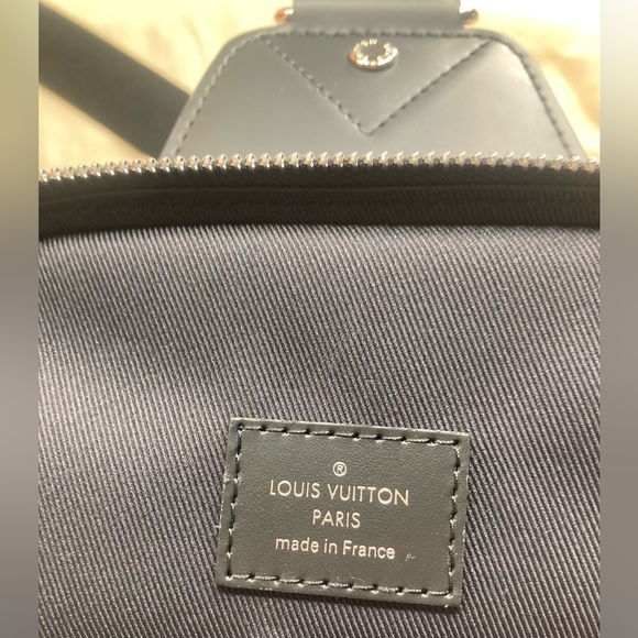 Louis Vuitton Avenue Sling Bag - Picture 7 of 15